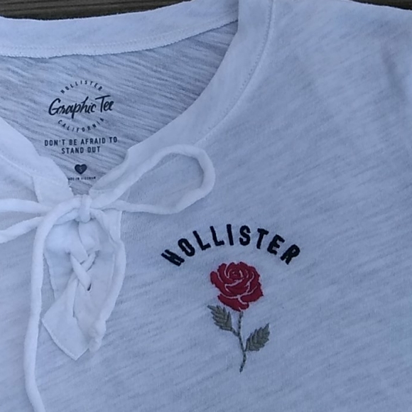 2/$14 Hollister Rose graphic tee. Size Small - Picture 2 of 4